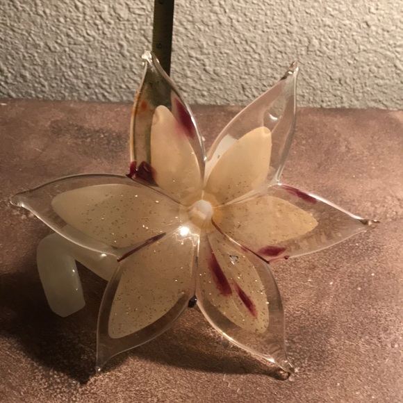 Gorgeous glass blown flower - Picture 4 of 5
